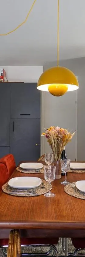 The Azalea beautiful quiet apartment for 4 people!，位于杜萨尔的酒店