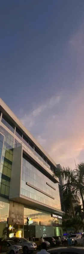 Hotel Sexta Avenida Inn，位于蒙特里亚的酒店