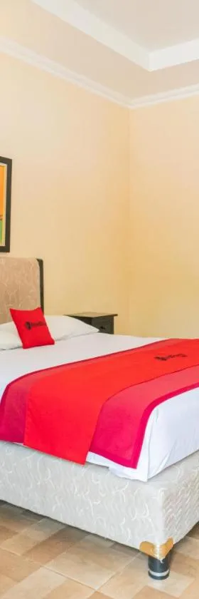 RedDoorz @ Panglima Sudirman Madiun，位于茉莉芬的酒店