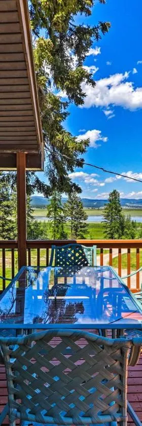 Cozy Montana Lake View Getaway - Fish and Hike!，位于卡利斯佩尔的酒店