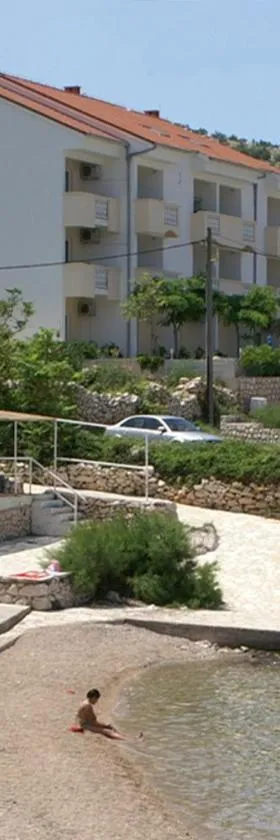 Apartments and rooms by the sea Vinjerac, Zadar - 3248，位于维尼埃拉茨的酒店
