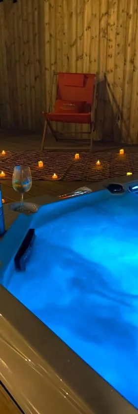 LES LODGES DU QUEREUX，位于Chaillevette的酒店