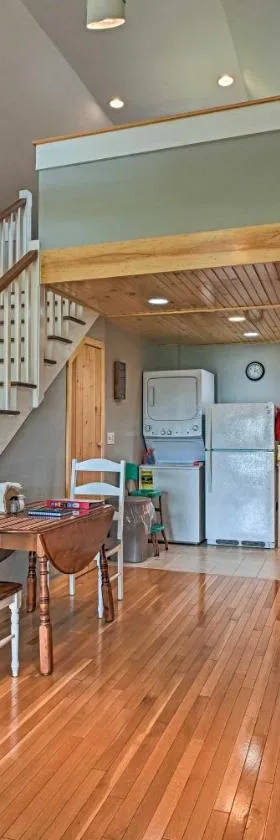 Charming Stonington Studio with Ocean Views!，位于Stonington的酒店