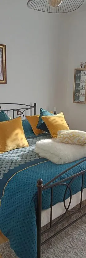 Chambre privative avec salle d'eau，位于Chasseneuil的酒店
