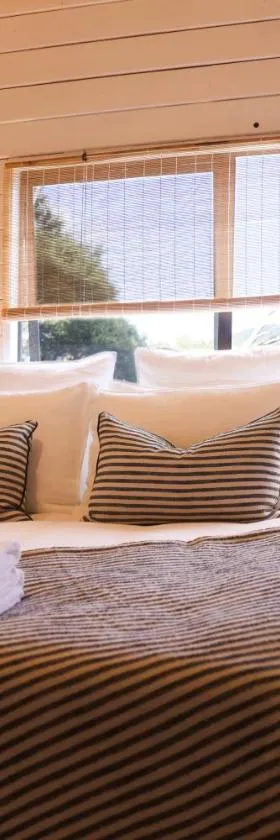 Boho Hill Apartment - Great Barrier Island Escape，位于Port Fitzroy的酒店