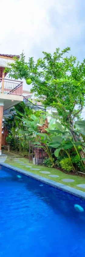 Kubu D'Carik Villa & Bungalow by ecommerceloka，位于Munggu的酒店
