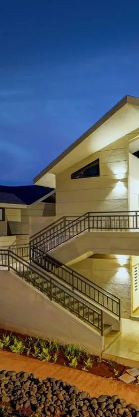 Vee Resort- The Suites of Royals，位于马哈巴莱斯赫瓦尔的酒店