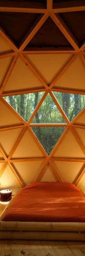 Ô Pays Des Bois - Hébergements insolites en pleine nature，位于Parmilieu的酒店