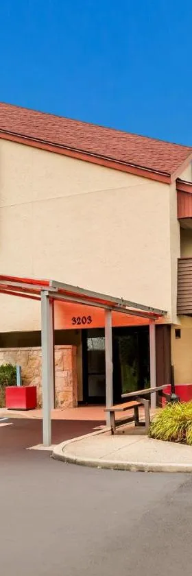 HomeTowne Studios by Red Roof Princeton - Ewing/ Lawrenceville，位于特伦顿的酒店