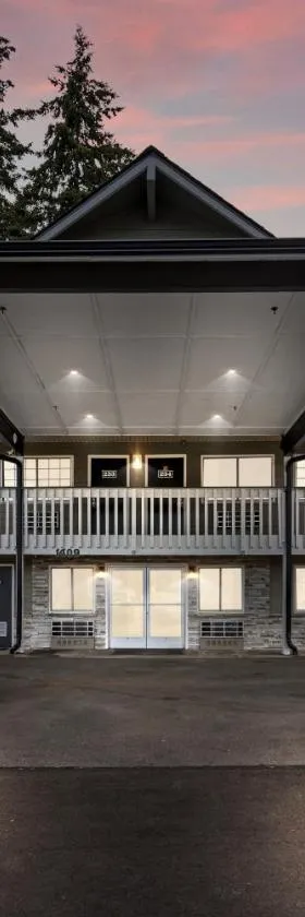 Basecamp Puyallup a Travelodge by Wyndham，位于皮阿拉普的酒店