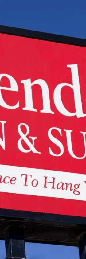 Nendels Inn & Suites Dodge City Airport，位于道奇城的酒店
