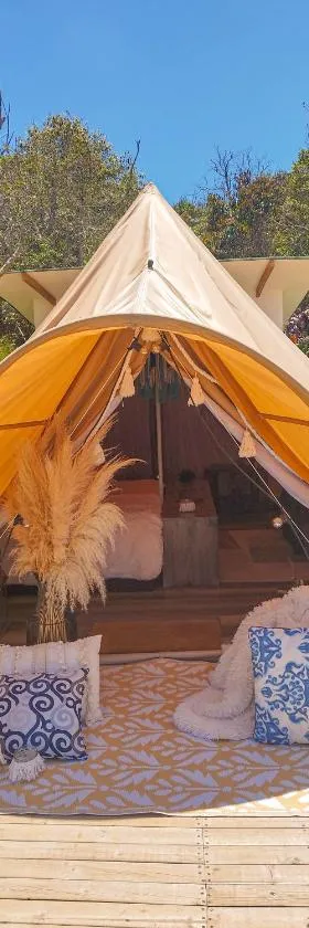 AKOA GLAMPING Eco-Luxury Hotel，位于瓜尔内的酒店