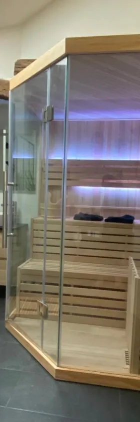 Charmant appartement avec SPA，位于丰特奈勒孔特的酒店
