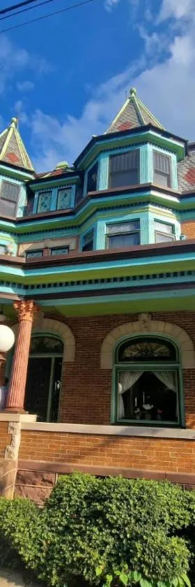 VAAST Bed & Breakfast，位于Adamstown的酒店