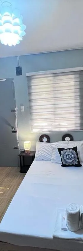 DJCI Apartelle Walk to Robinson & NE Pacific Mall 3 Min to SM Cabanatuan，位于甲万那端的酒店