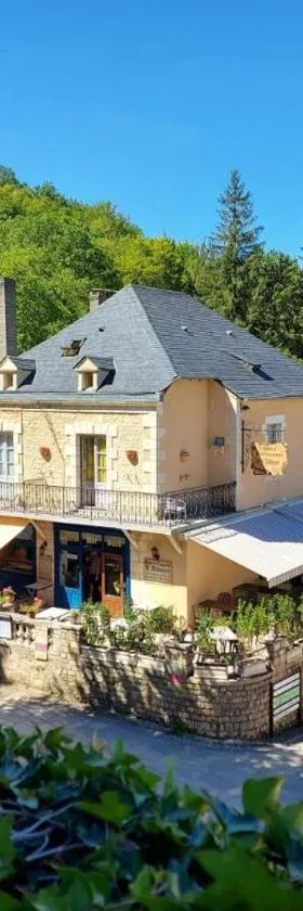 Hôtellerie de l'Abbaye Saint Amand，位于Saint-Amand-de-Coly的酒店