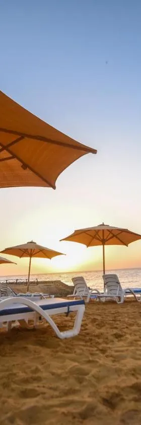 Blumar El Dome Hotel，位于艾因苏赫纳的酒店