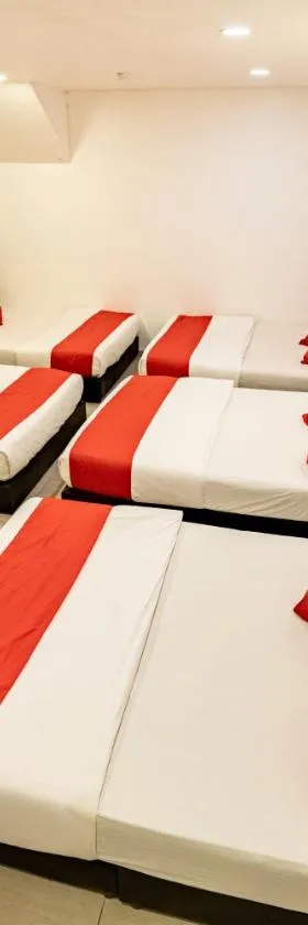 Mary J Hotel Family 10 pax room，位于哥打巴鲁的酒店