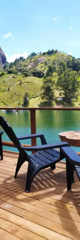 Ecolodge Bahia del Peñón，位于瓜塔佩的酒店