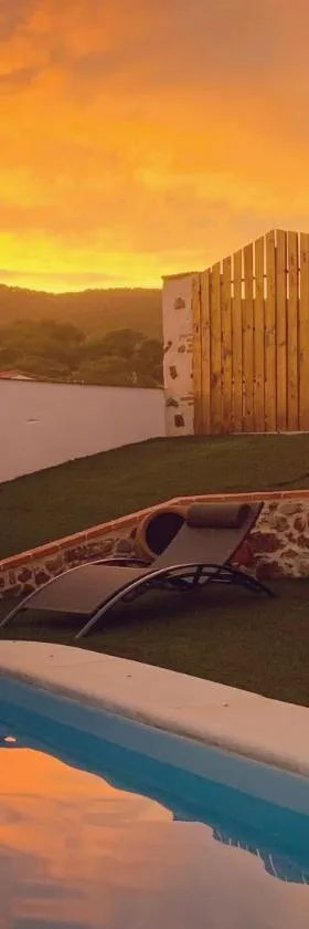 Casa Rural Sierra Tórtola 2，位于Hinojales的酒店