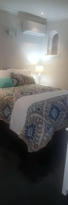 Negril Condo by the Beach Apt. 194 Point Village，位于尼格瑞尔的酒店