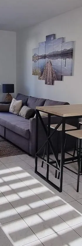 En hyper centre, logement climatisé entièrement rénové! Netflix - Amazon Prime - Terrasse - Le Nature Zen，位于叙热尔的酒店