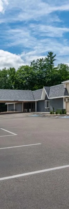 坎普戴斯酒店，位于Campton的酒店
