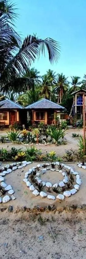 Akoya Beach Park and Cottages，位于Locaroc的酒店