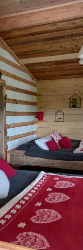 Chalet cocooning pleine nature，位于Montmorot的酒店