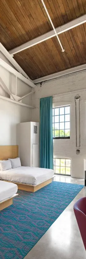 The Warehouse Hotel at Champion Mill，位于汉密尔顿的酒店