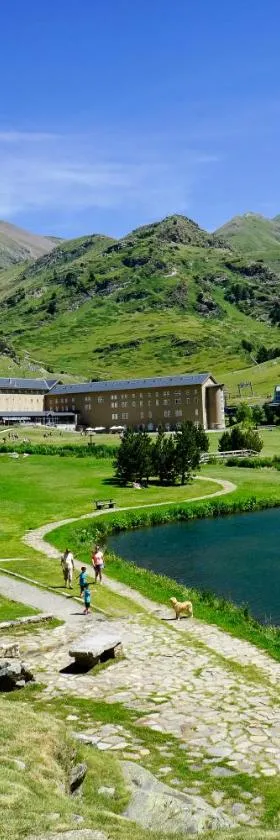 户撒努里亚山谷酒店，位于克拉尔夫斯的酒店