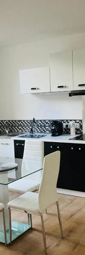 Charmant appartement dans une magnifique résidence，位于索斯佩勒的酒店