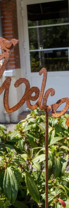 LOGIS - Hôtel Restaurant Du Canard，位于Hangest-sur-Somme的酒店