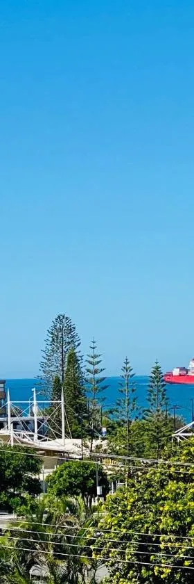 Ocean Views & Rooftop on Saltair - Kings Beach，位于卡伦德拉的酒店