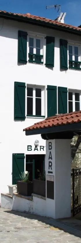 拉鲁尼酒店，位于亚斯凯恩的酒店