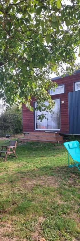 Mon ptit nid house Tiny house，位于Panissières的酒店