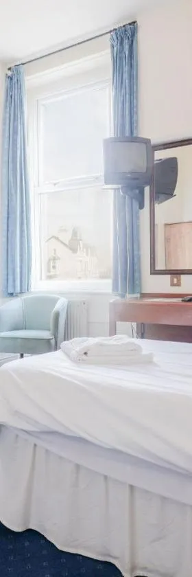 Falcon's Nest Hotel，位于伊林港的酒店