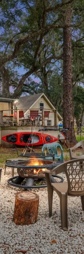 Family Forest Retreat, Paradise at Point Pleasant!，位于Salt Springs的酒店