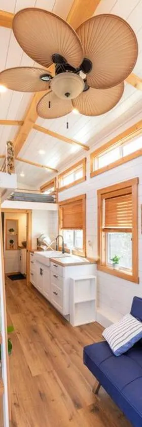 Aloha Tiny Home，位于Apple Valley的酒店