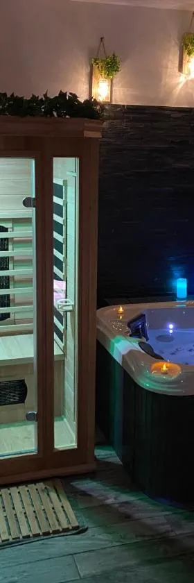le tricosy jacuzzi et sauna privatif，位于Tricot的酒店