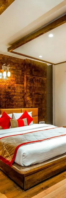 Amritsar Grand By Levelup Hotels 100 meters from golden temple，位于阿姆利则的酒店