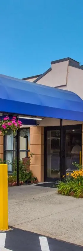 All Seasons Inn & Suites，位于史密斯菲尔德的酒店