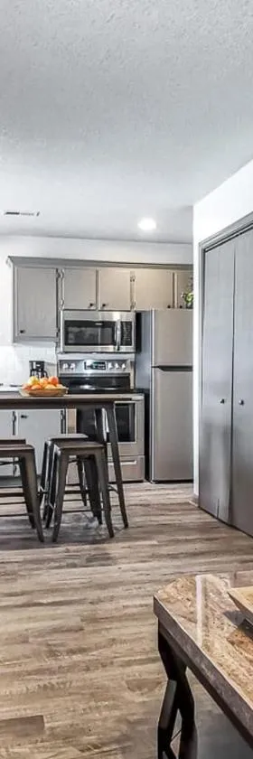 Freestanding 2 Bedroom Cabins，位于La Cygne的酒店