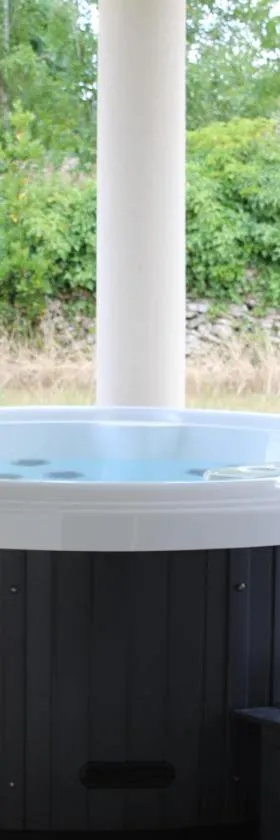 Gîte Lou, Gîte famille et bien être avec jacuzzi，位于丰特奈勒孔特的酒店