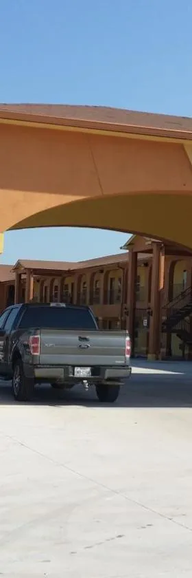 Texan Inn and Suites Tilden，位于Tilden的酒店
