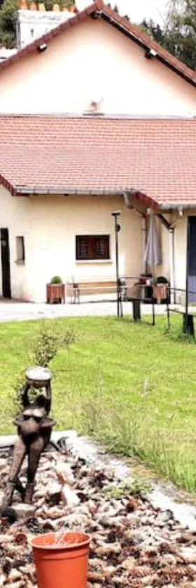 Gites, les Jonquilles, le Sagard et bungalow les brimbelles, nature et détente，位于La Houssière的酒店