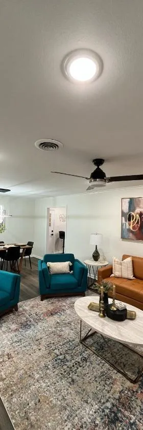 Casa Blanca - Minutes from Tech and GSU，位于拉斯顿的酒店