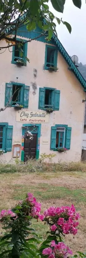 Auberge Chez Gabrielle - Vallée de Lesponne，位于Beaudéan的酒店