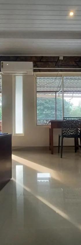 JEENA MOTEL，位于奎隆的酒店