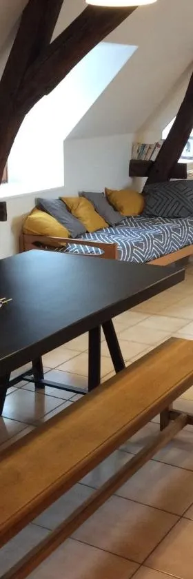 Appartement spacieux et lumineux au centre ville，位于托内尔的酒店